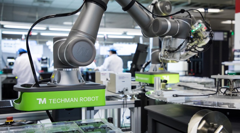 Cobot Arm tích hợp Smart Vision và AI