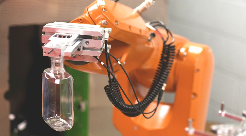 Hệ thống đo lường phôi & chai quang tự động bổ sung khả năng xử lý bằng robot