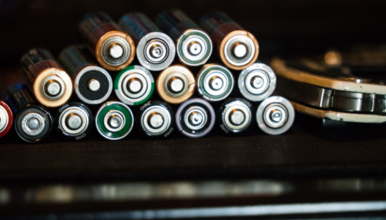 Tương lai của việc lưu trữ năng lượng: Cải thiện pin lithium-ion và khám phá các giải pháp thay thế
